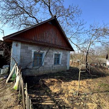 Будинок не далеко від міста