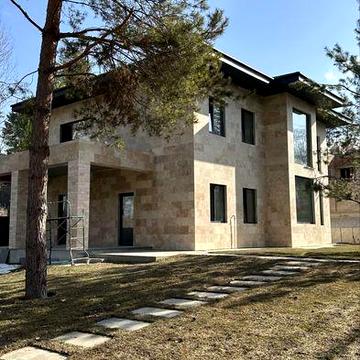 Будинок 190 м2 в елітному районі. Ділянка 8 соток з соснами. Гореничі.
