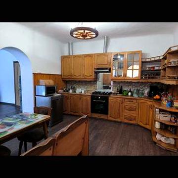 Продам жилий особняк