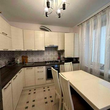 Оренда  розкішної 3 кім квартири по вул.  Шевченка