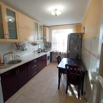 Продам Трехкомнатную квартиру в Соляных ПГУ 79А