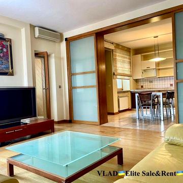 вул. Хрещатик 4. Сучасний ремонт. Панорамний вид: Дніпро та Хрещатик