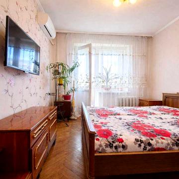 Продам 2-кімнатну квартиру.Лівий берег.Метро Вирлиця. БЕЗ %.