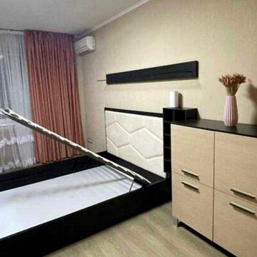 1-кім. 41 кв.м вул. Бакинська 37-г, метро Дорогожичі, Сирець