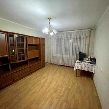 Продаж, охайна трикімнатна квартира ЖМ Перемога 42000 usd