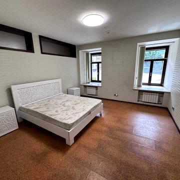 сдам квартиру Прорізна 23 цоколь