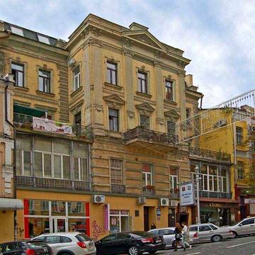 сдам квартиру Прорізна 23 цоколь