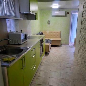 Здають 1 кім квартирy в центральномy  районі (Сінна) з 18  03