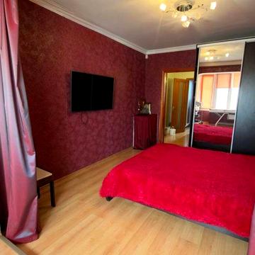 Трёх комнатная квартира с ремонтом  в спальном районе!!!