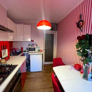 Продаж ЖМ Перемога 5 трикімнатна, ремонт