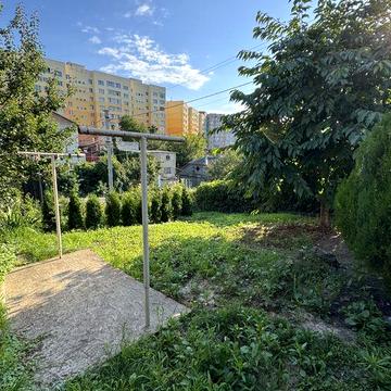 Продається частина  будинку з власною ділянкою землі в центрі