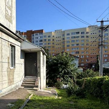 Продається частина  будинку з власною ділянкою землі в центрі