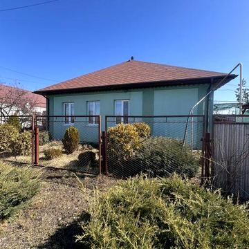 Продаж житлового будинку