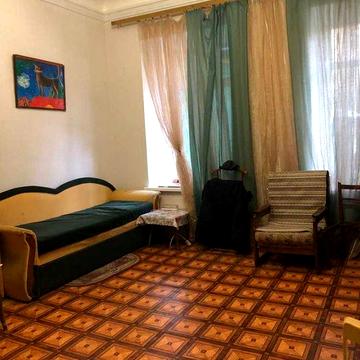 Продам 2 к. квартиру в Центре| Свое отопление| Парадная с ремонтом