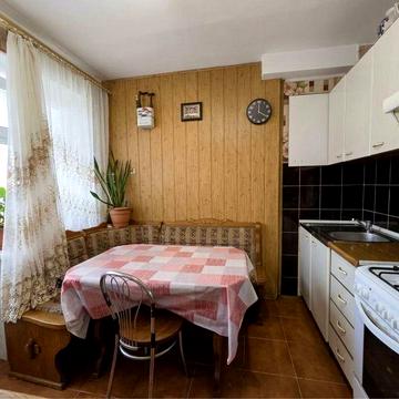 Продам 3Х кімнатну ЧЕШКУ В ДОБРОМУ СТАНІ, ЕНТУЗІАСТІВ, з меблями і тех