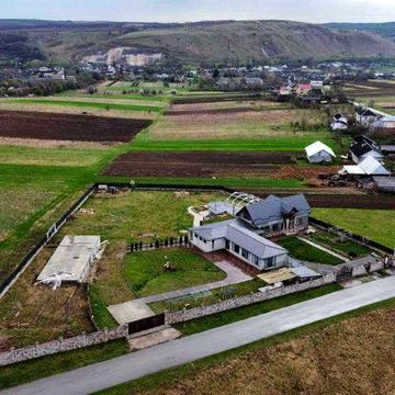 Будинок /бізнес Івано-франківська обл.Тлумацький район,с.Олешів