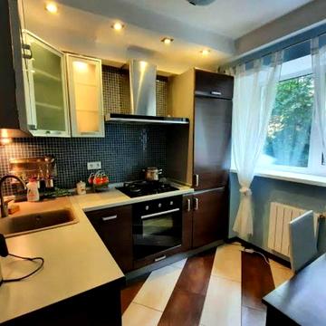 Микільсько-Ботанічна вул., 6/8