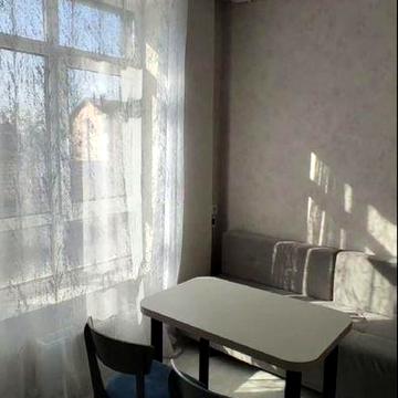 Однокімнатна з автономним опаленням. Квітнева 1а.