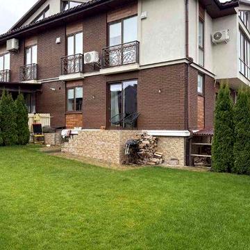 Продається  котедж(квадрохаус)на Озерній!