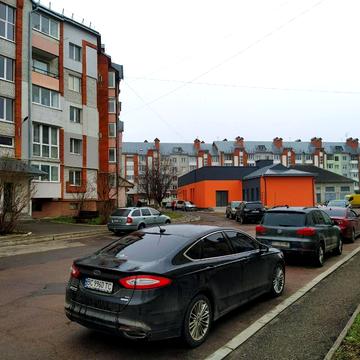 Євгена Коновальця вул., 15А