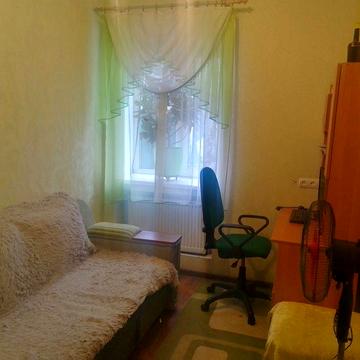 Продається будинок з окремим двором Центр