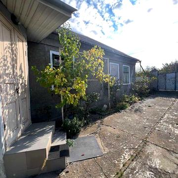 Продаю будинок з гаражем і паркомісцем у дворі Широка Балка