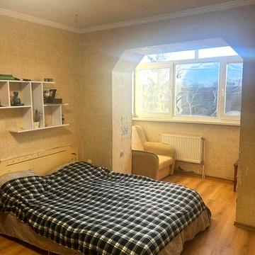 Простора, видова квартира в центрі міста Тетіїв від власника.