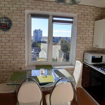 Сдается своя хорошая 3-х комнатная квартира в Александровском районе