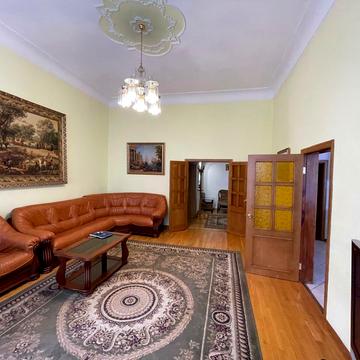 Заньковецької вул., 6