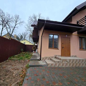 Квадробудинок з ремонтом та газовим опаленням,в зеленій частині міста!