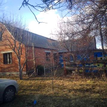 Будинок незавершений з будиночком на бджолах