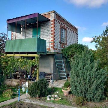 Продаж дачного будинку з зімельной ділянкой