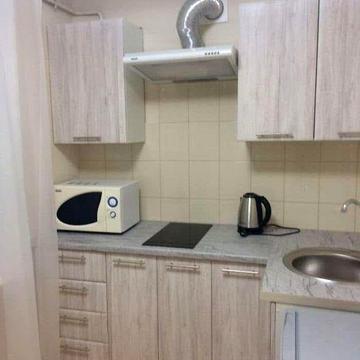 Центр Чорновола 2 б парковка у дворі