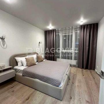 Продаж квартири Олександра Олеся 8/17. ЖК "Варшавський Плюс"