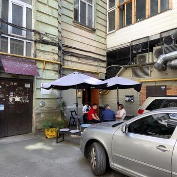 Богдана Хмельницького вул., 32