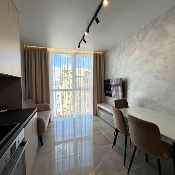 Оренда 1-кім. квартири в ЦЕНТРІ з закритим паркінгом!