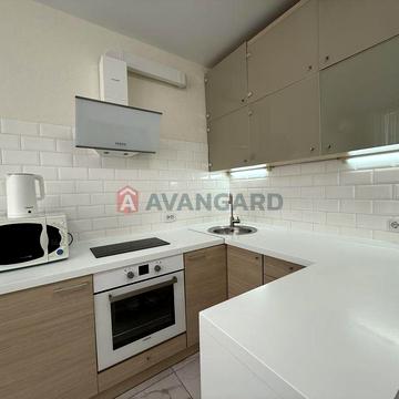 Оренда світлої студії в ЖК «Метро Парк» — 300 м до метро Вирлиця