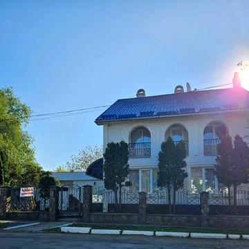 Будинок в центрі Середнього