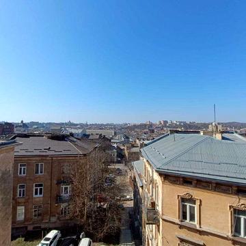 Продаж чудової 2-ох рівневої квартири паркова зона центр міста