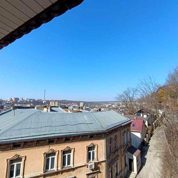 Продаж чудової 2-ох рівневої квартири паркова зона центр міста