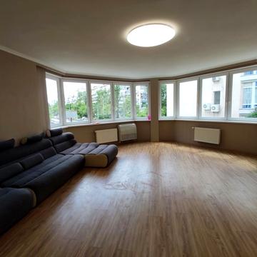 Раїси Окіпної вул., 8