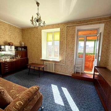 Продам кварт. 5 минут от привоза,место для авто,свой сарай,чистый двор