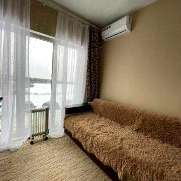 Гостинка метро Академика Павлова