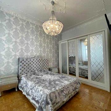 Продам трехкомнатную квартиру в центре