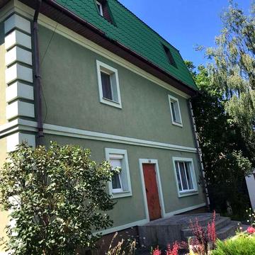 Здається будинок 10хвилин від метро Житомирська