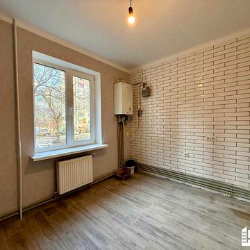 2 кімнатна квартира з ремонтом, у зручній локації міста