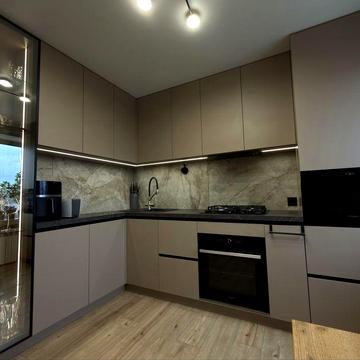 3к квартира на жм Покровський, Комунар , Діївська , Парус , Ч. Камінь