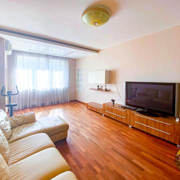 Володимира Івасюка просп. (Героїв Сталінграду), 6