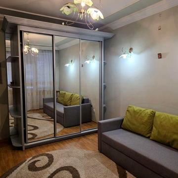 Здається  1-кімн./2 пов. в самому Центрі!