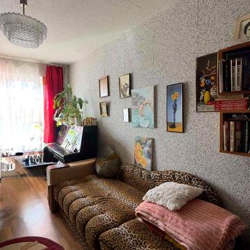 Продам 2х кімнатну на Харківській, 2 поверх.